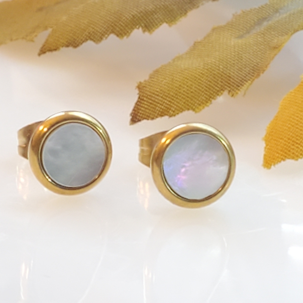 E 21A NEW 8mm Gold Pearlescent Stud Earrings